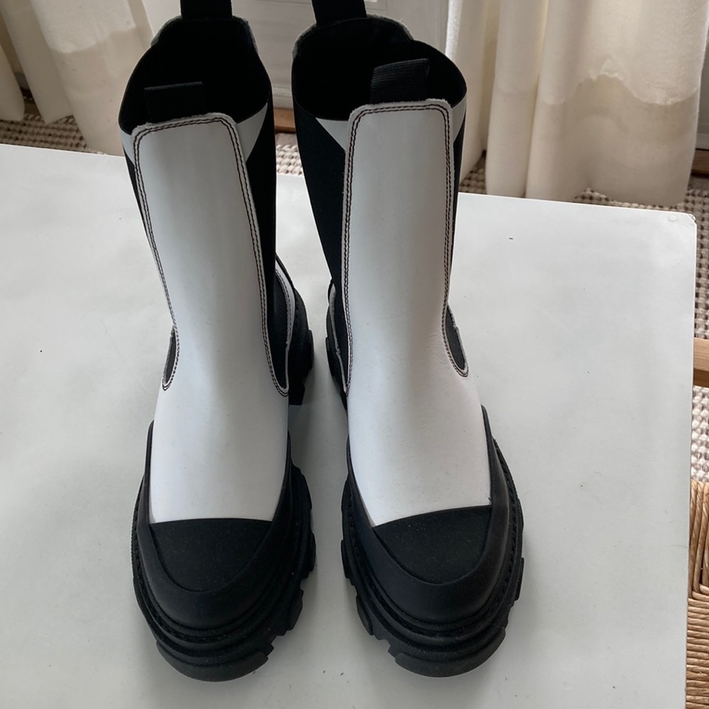 Classic leather chunky ganni boot